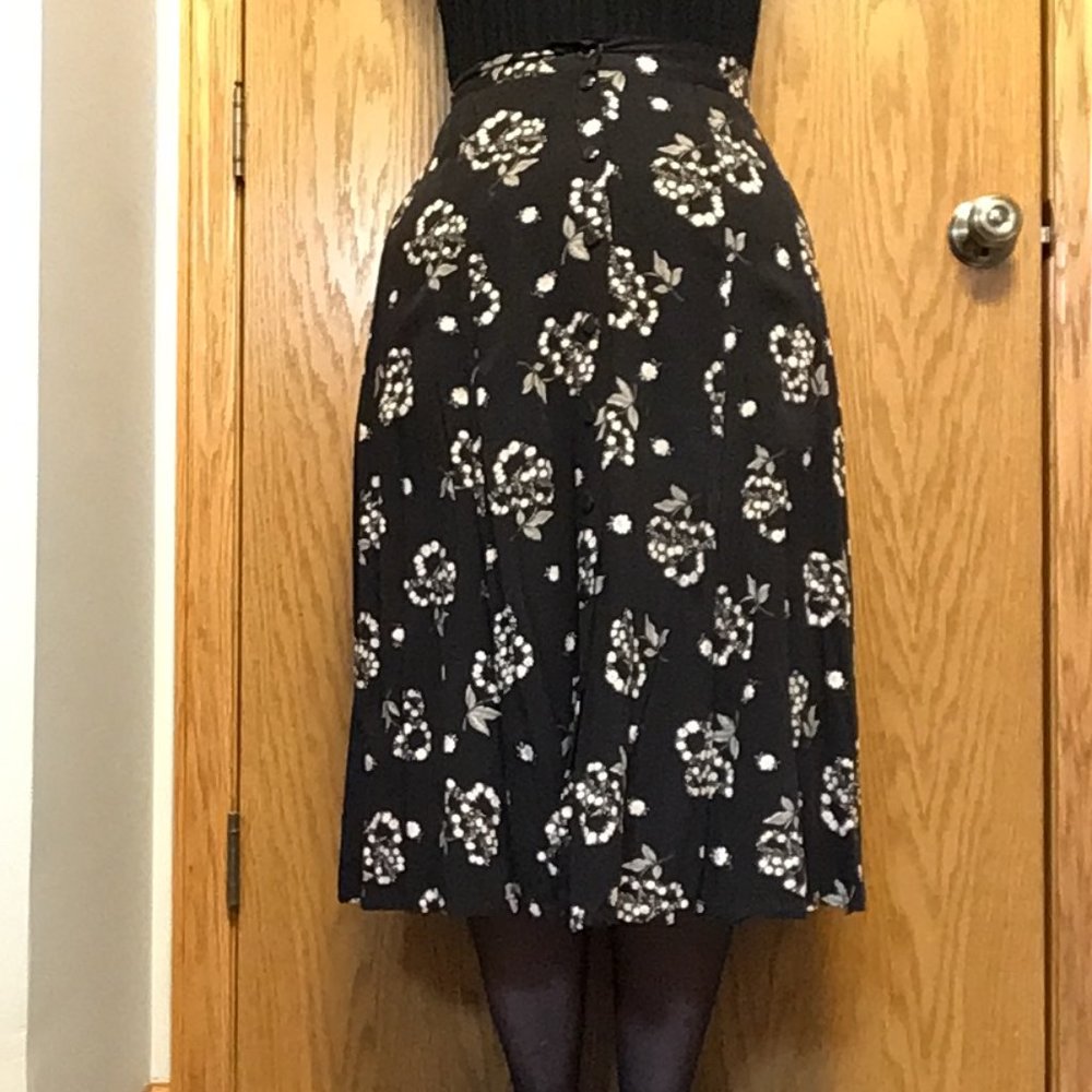 Sag Harbor - Black skirt with white and pink flowers and green foliage - Picture 1 of 12